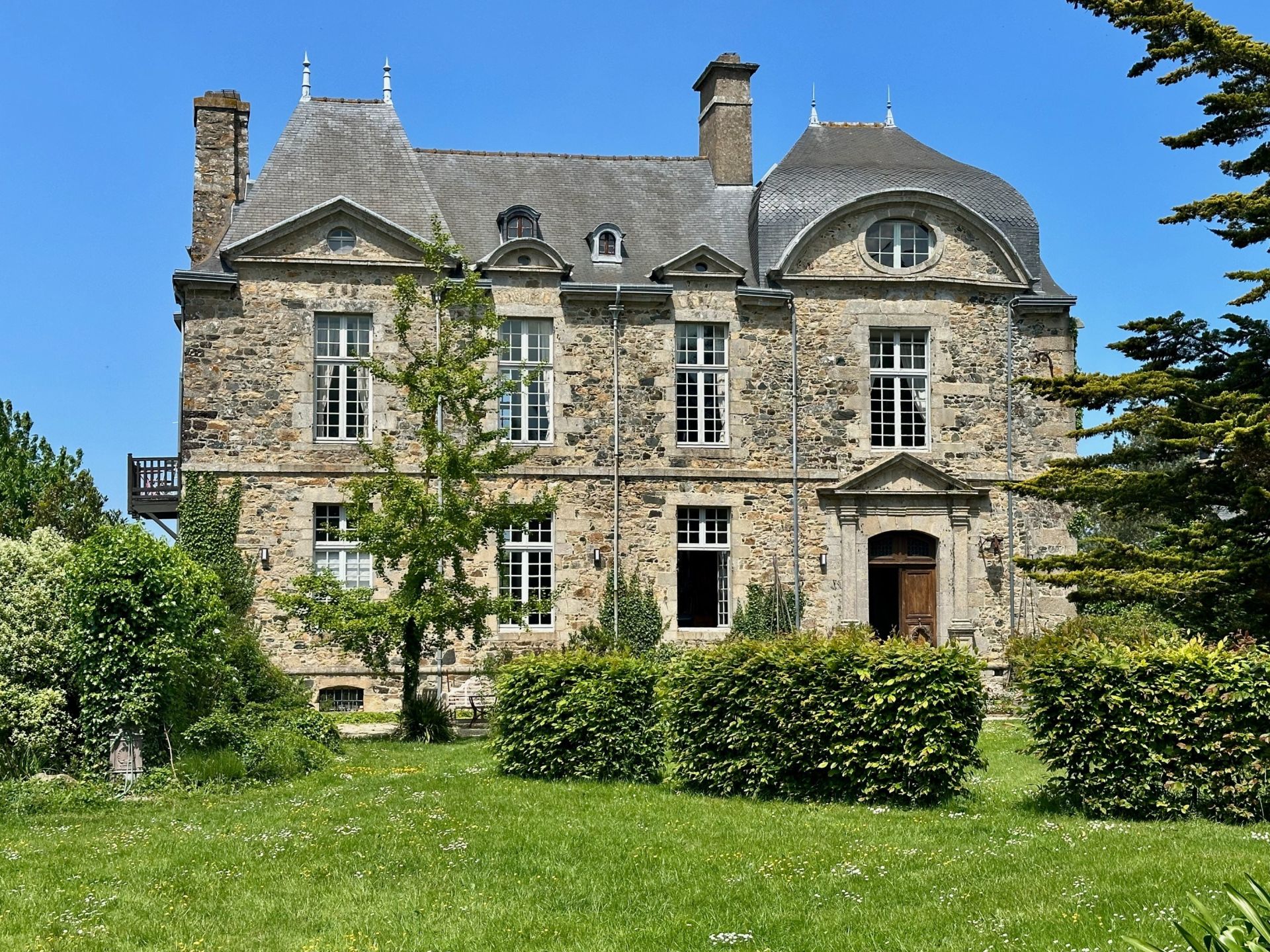 château 9 pièces en vente sur LAMBALLE (22400) château 9 pièces en vente sur LAMBALLE (22400)